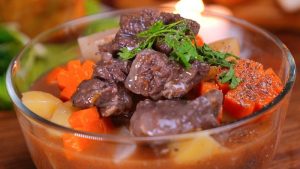 Cách nấu bò Sốt Vang - Món Ăn Tây Đậm Đà Hương Vị Việt