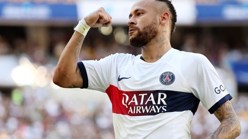 PSG cũng trả cho Neymar số tiền khổng lồ, nhưng dường như cống hiến của anh vẫn chưa đủ cho đội bóng