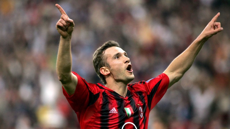 Khi chơi cho AC Milan Shevchenko cũng trở thành tiền đạo hàng đầu